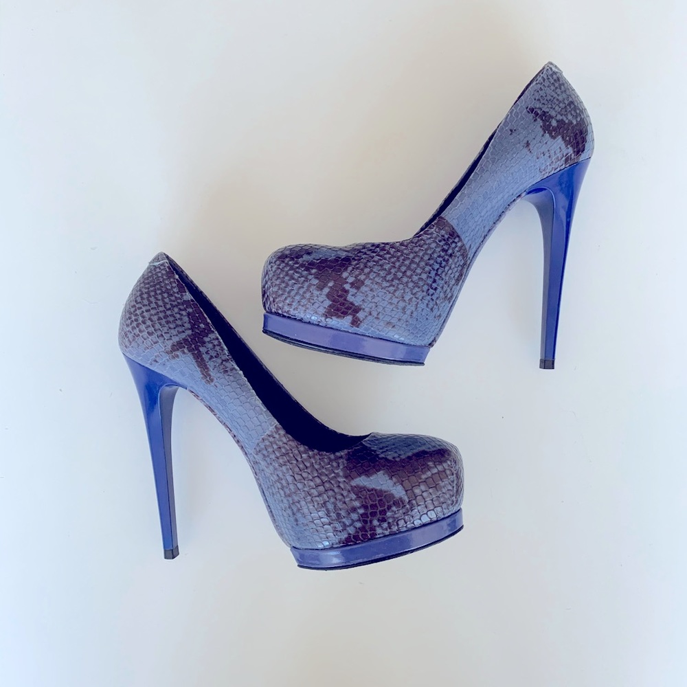 Pour la Victoire Sky High snake pumps